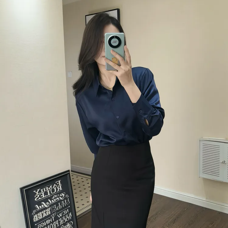 气质缎面职业衬衫女款外穿藏蓝色衬衣轻奢高级感通勤女人味上衣