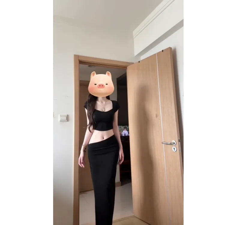 纯欲辣妹自带胸垫波点系带黑色短袖上衣+斜腰曲线半身长裙两件套