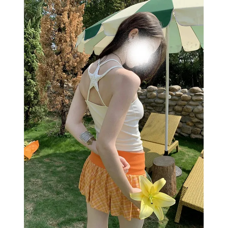 女夏季新款修身度假风搭配橙色格纹花苞裙