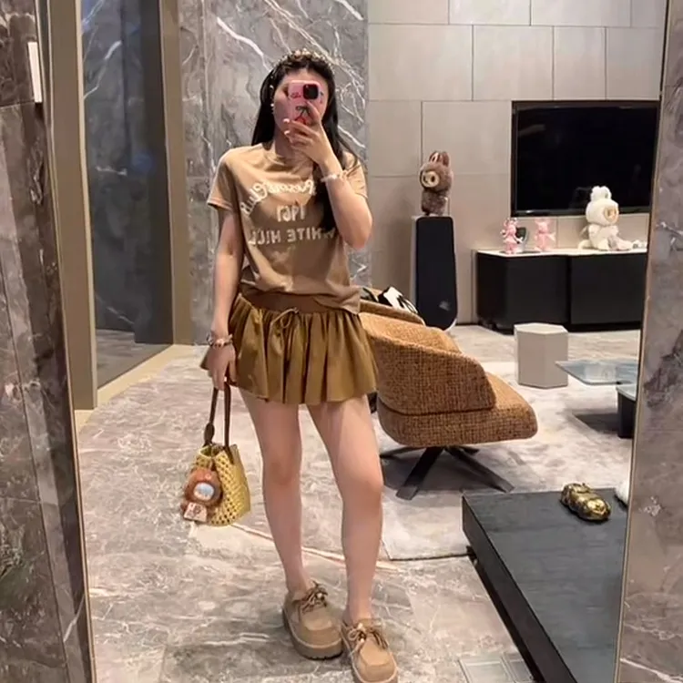 PM王囡囡 浅卡其圆领撞色字母刺绣短袖T恤 ND1C1384