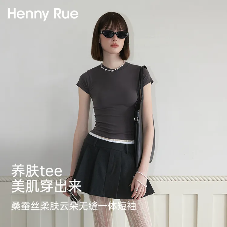 HennyRue桑蚕丝柔肤云朵无缝一体高能感短袖修身运动24205