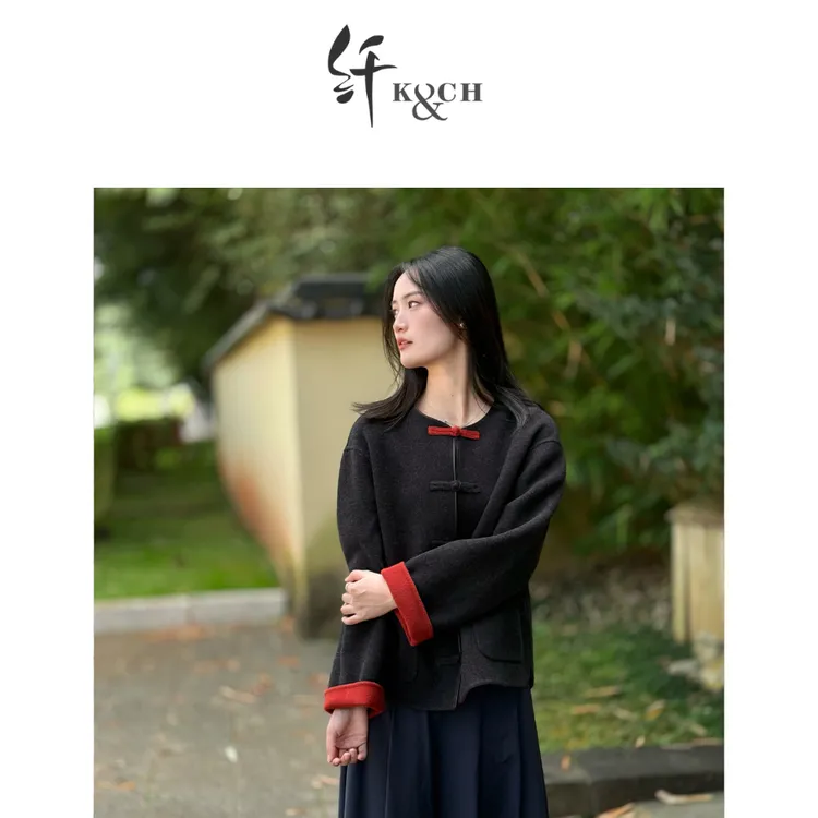 K&CH/纤中国风新中式黑面红里高贵秋冬女毛呢圆领外套8422C801J1