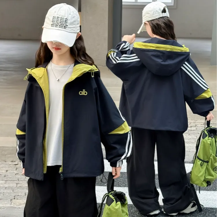 儿童秋季新款冲锋衣外套洋气女宝宝休闲风衣连帽上衣外套