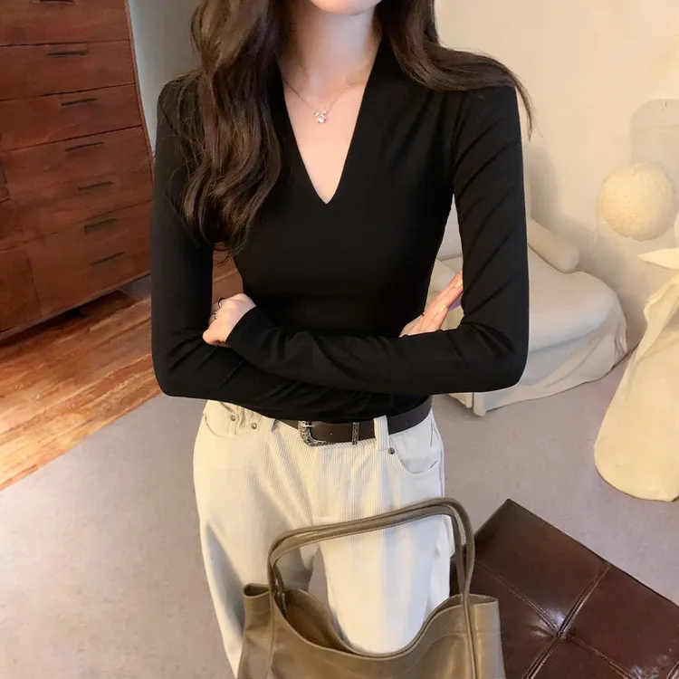 低领黑色显瘦纯欲上衣女2025春秋新款收腰内搭V领长袖打底T恤衫