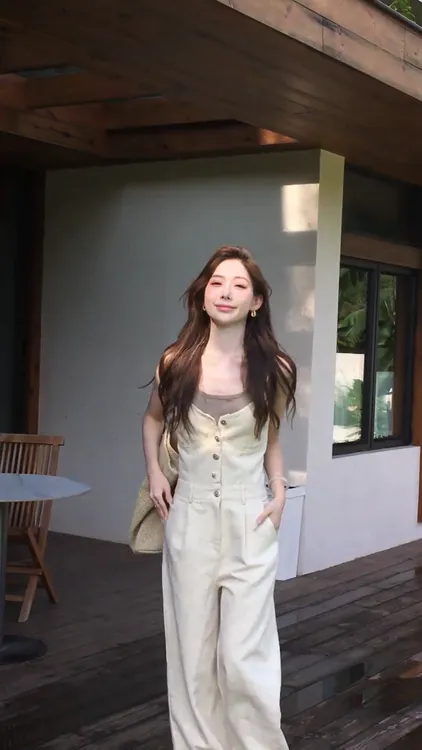 高级感时尚套装女2025夏季短款背心吊带高腰显瘦直筒背带裤连体裤