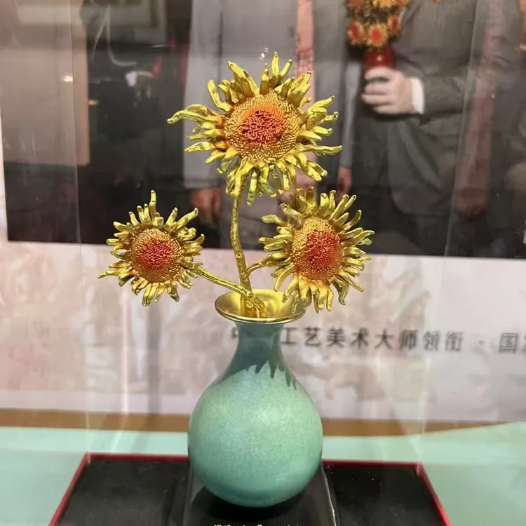 朱炳仁铜燃烧的向日葵向阳