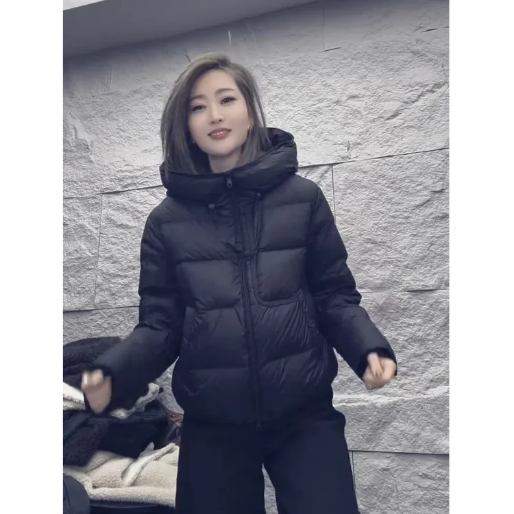 今年秋冬流行时尚穿搭休闲2025新款韩版宽松显瘦百搭保暖连帽棉服