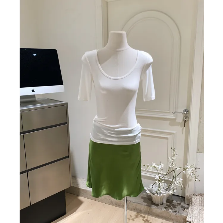 醋酸缎面感休闲半身裙女夏季新款摩登侧隐拉链斜裁包臀短裙子