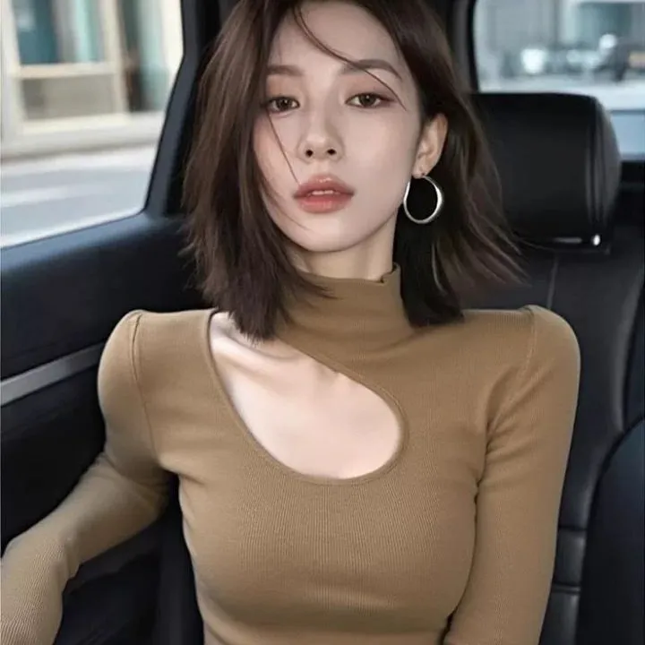 法式咖色不规则镂空高领打底衫女内搭修身入冬漂亮衣服