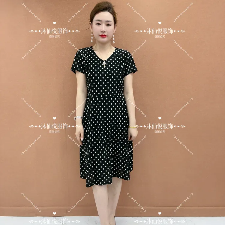 2025夏季新款碎花圆点连衣裙遮肉显瘦中长款过膝中老年妈妈装