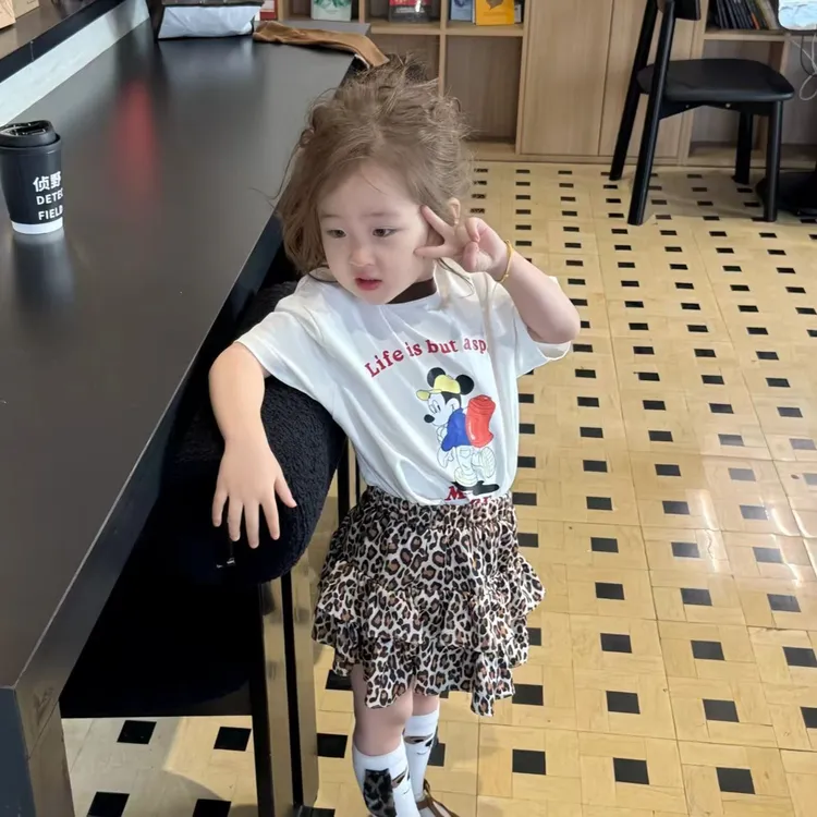 《小思家》女童2025夏季新款休闲度假米老鼠短袖T恤豹纹蛋糕裙套装