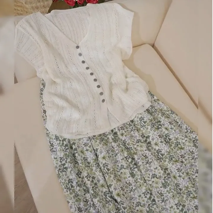 【时尚套装】夏季爆款法式温柔风镂空小飞袖高腰小清新碎花长裙 X42