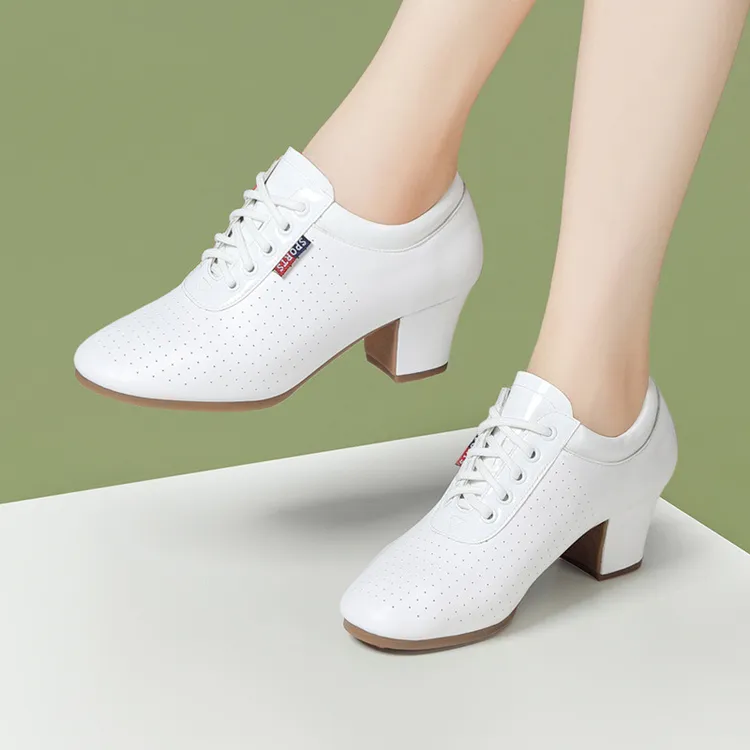 春夏季真皮舞蹈鞋软底广场舞鞋交谊舞吉特巴黑色外穿白色皮鞋女款