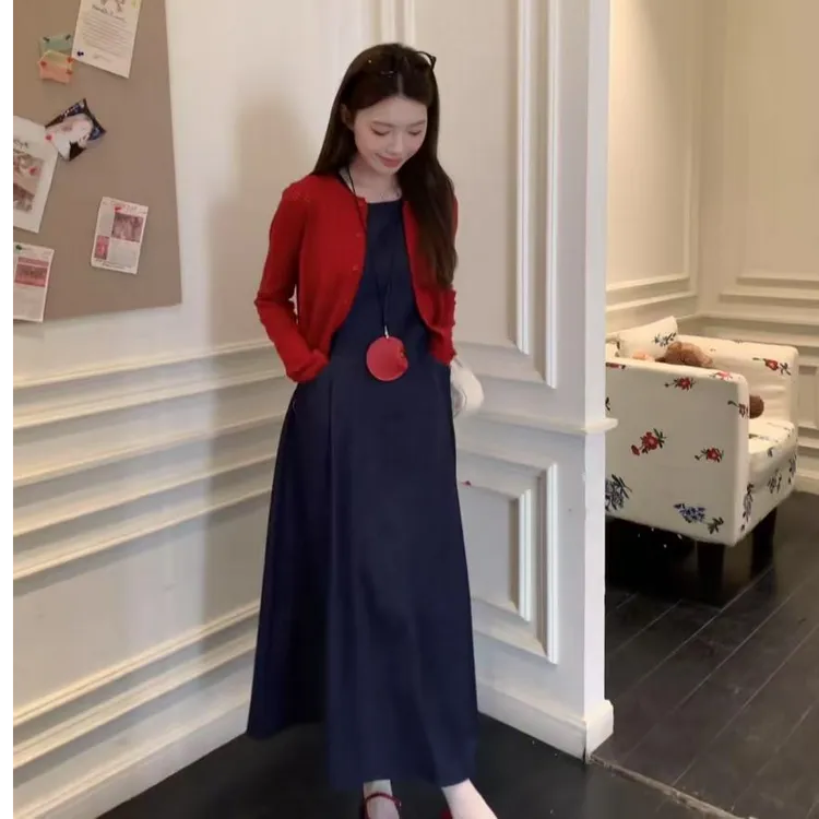 气质叠穿慵懒风文艺穿搭显瘦复古圆领绑带无袖牛仔裙红色开衫卫衣