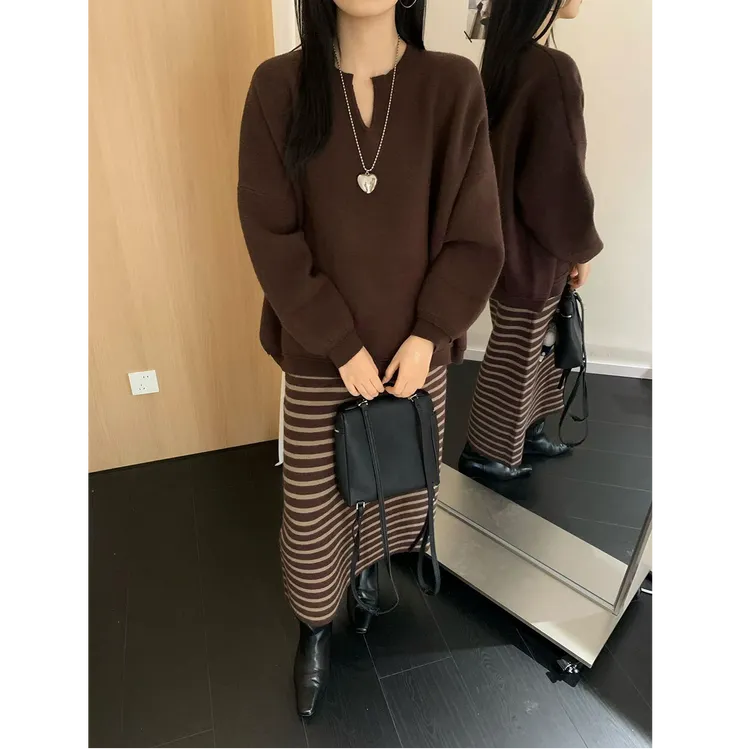 韩系慵懒风V领毛衣条纹半身裙套装2025冬季新款女高级洋气两件套
