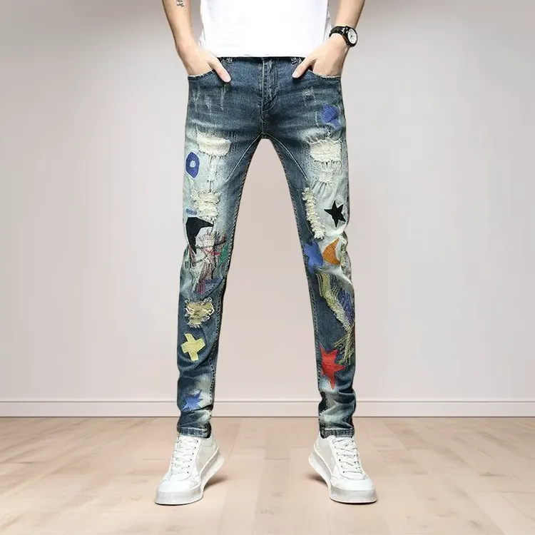 INS刺绣潮牌破洞印花牛仔裤男2025年新款春夏潮流修身九分小脚裤