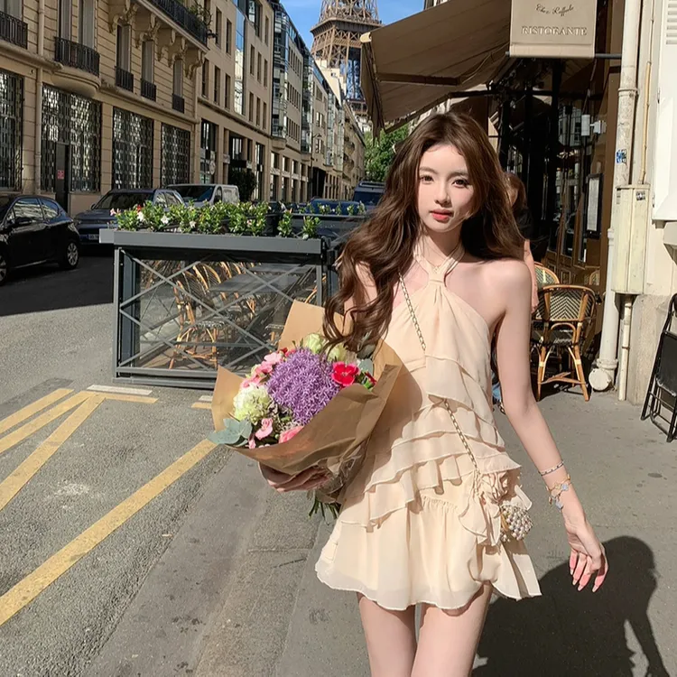 【肉桂生财】法式花朵挂脖蛋糕裙连衣裙女2025夏季新款显瘦收腰短裙