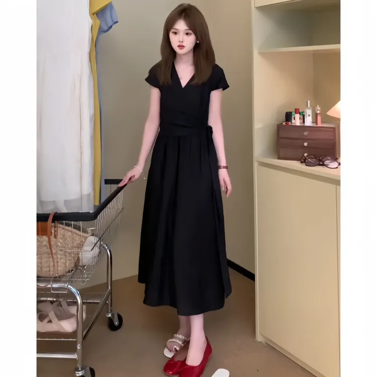 秋季时尚百搭长裙短袖法式温柔风褶皱连衣裙修身弹力掐腰显瘦v领