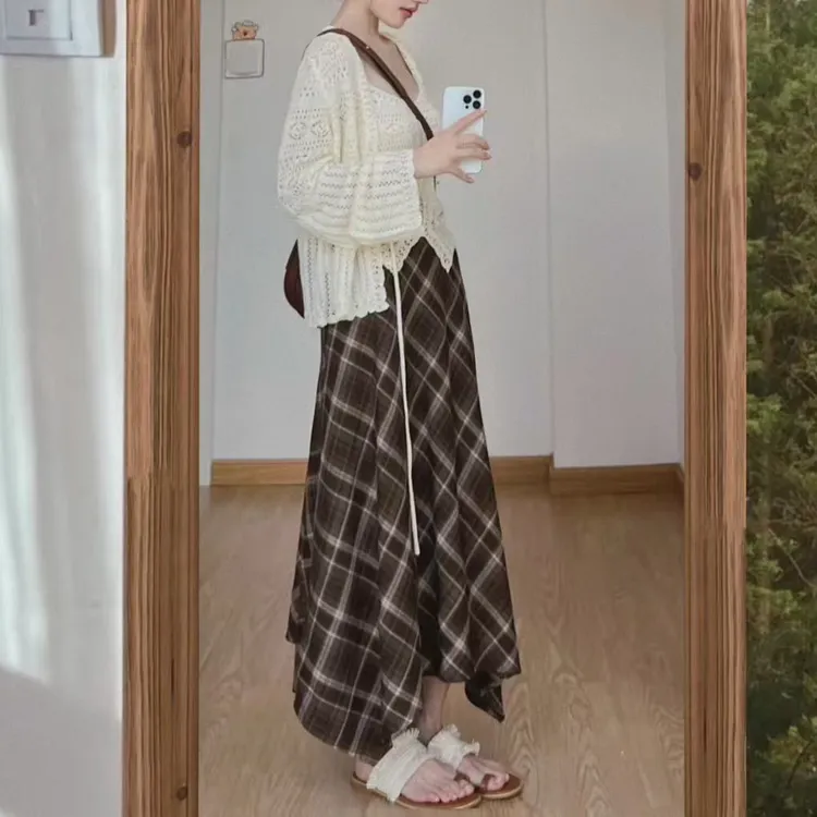 2025秋季新款波西米亚风穿搭镂空针织开衫吊带高腰格纹裙子三件套