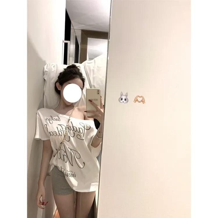 纯欲风字母印花宽松显瘦斜肩T恤女夏季新款小众休闲百搭气质上衣
