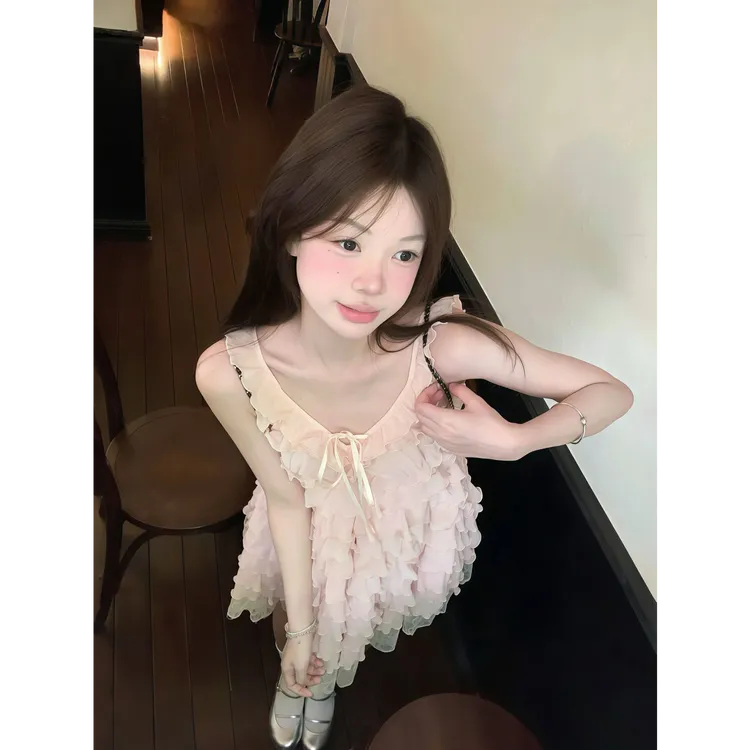 2025夏季新款法式千金风蕾丝边蛋糕短裙精致显瘦粉嫩吊带连衣裙女