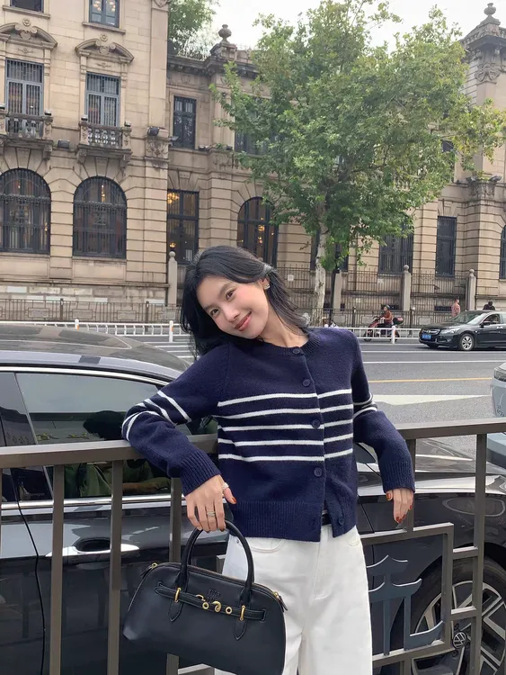 条纹长袖针织衫女秋冬宽松显瘦叠穿休闲百搭毛衣开衫外套上衣
