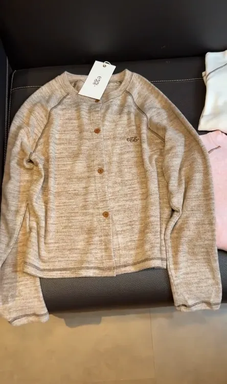 欧货2025秋冬新款洋气减龄撞色时髦百搭圆领长袖纽扣开衫针织上衣