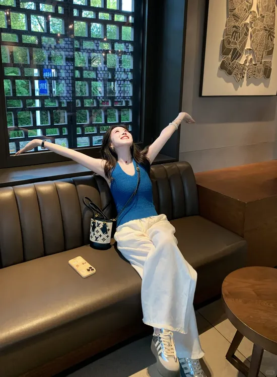 夏季克莱因蓝穿搭一整套女2025新款韩版背心上衣搭配休闲裤两件套