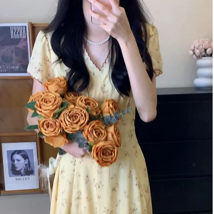 2025纯欲气质V领小岛蔷薇碎花显瘦小众设计感连衣裙女夏季新1361