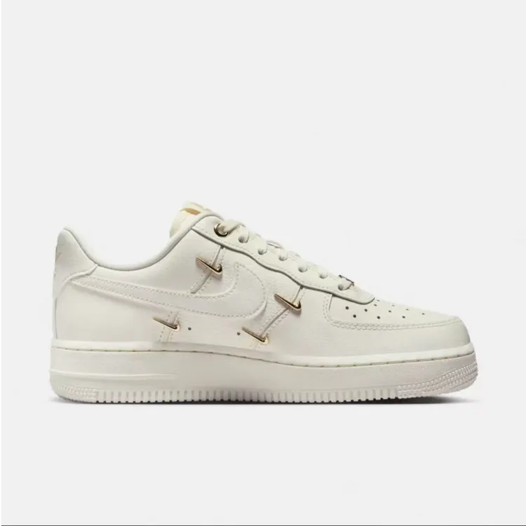 NIKE耐克女鞋Air Force 1白金四勾AF1空军一号低帮板鞋FV3654111
