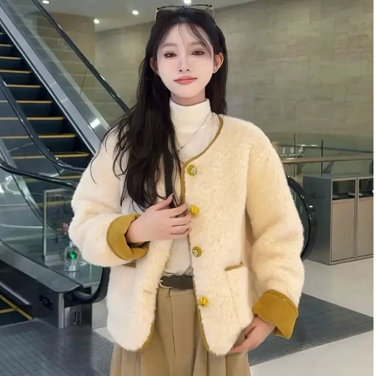 小香风羊羔毛短外套女2025秋冬新洋气休闲名媛短款皮毛一体大衣潮