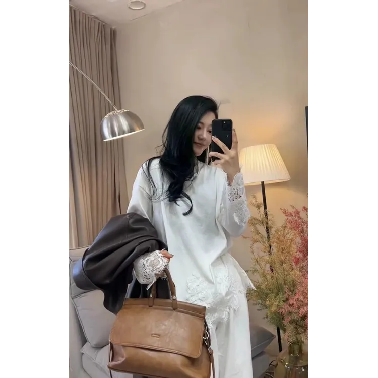 法式圆领蕾丝拼接长袖T恤女2025春季新款宽松慵懒风打底衫上衣潮