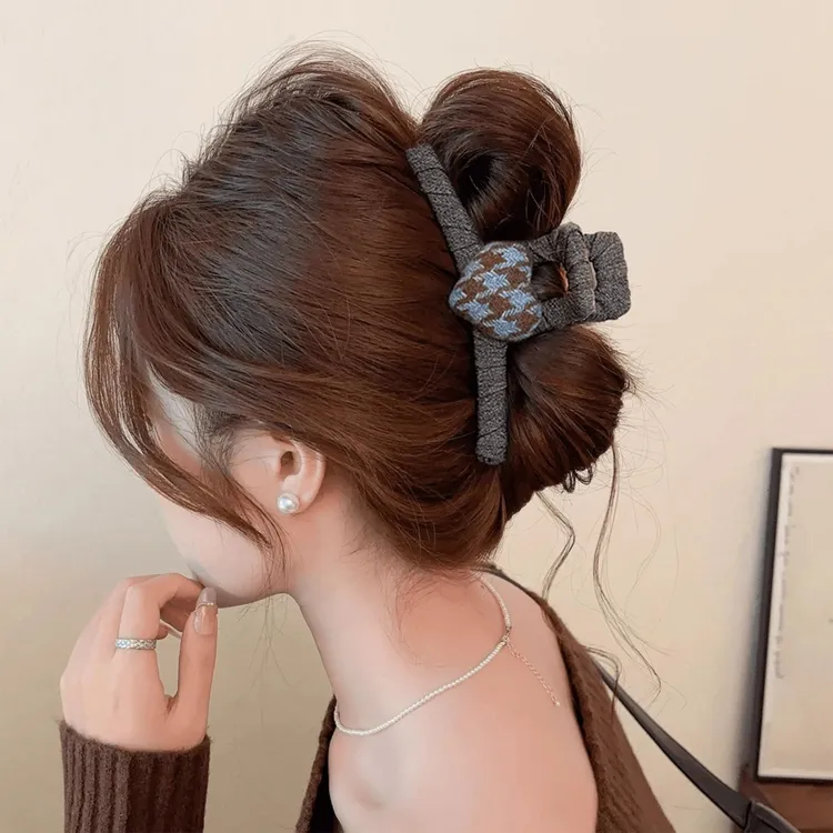 千鸟格爱心抓夹高级感发卡2025新款秋冬时尚大号后脑勺盘发鲨鱼夹