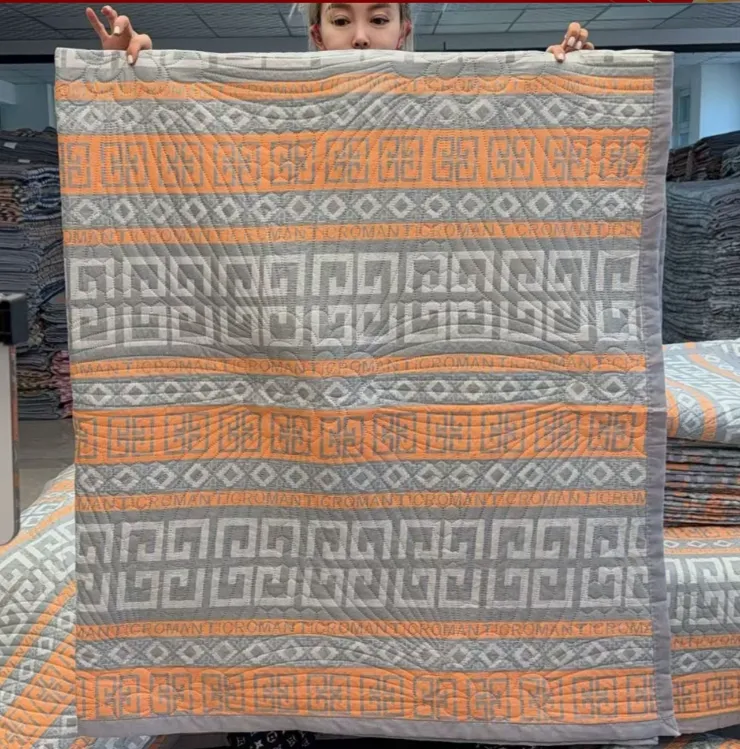 潮流款欧姐家秋冬加厚橘色小方块床盖