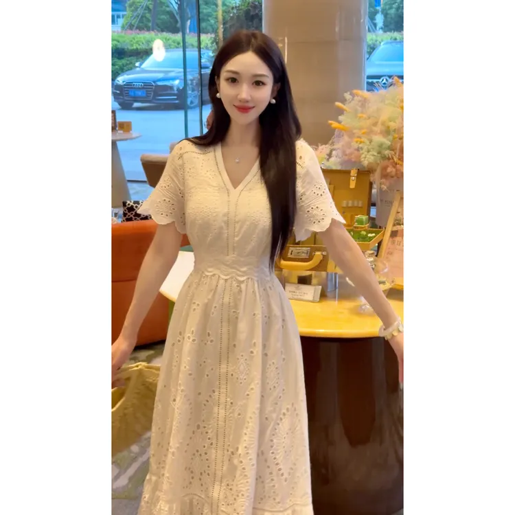 2025夏季新款V领连衣裙花边短袖镂空刺绣棉麻优雅气质长裙女2075