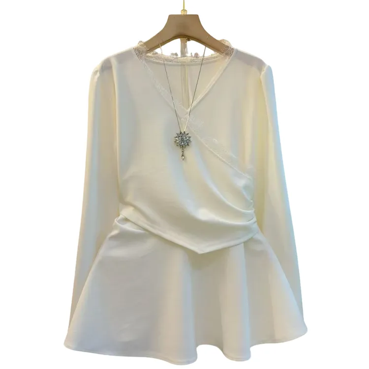 春季新款印花拼接收腰显瘦修身V领打底上衣（长64左右）