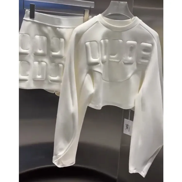 运动2025年早春高级感盐系炸街减龄显瘦半身裙两件套女气质网红