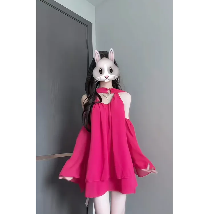 纯欲辣妹风绝美露肩吊带连衣裙2025秋季新款法式气质心机女装潮