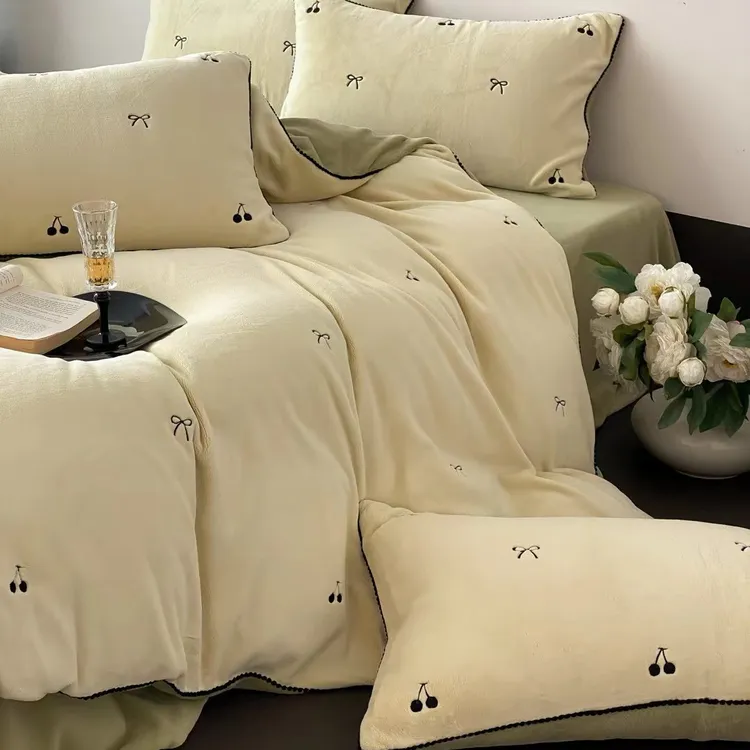 专柜正品 特厚300g冬季加厚牛奶绒四件套小樱桃刺绣棉绒被套床品