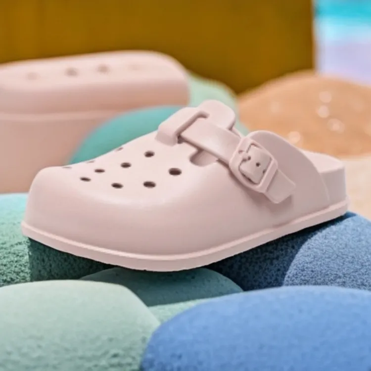 新款夏季外穿防滑厚底包头洞洞女拖鞋适合沙滩海边