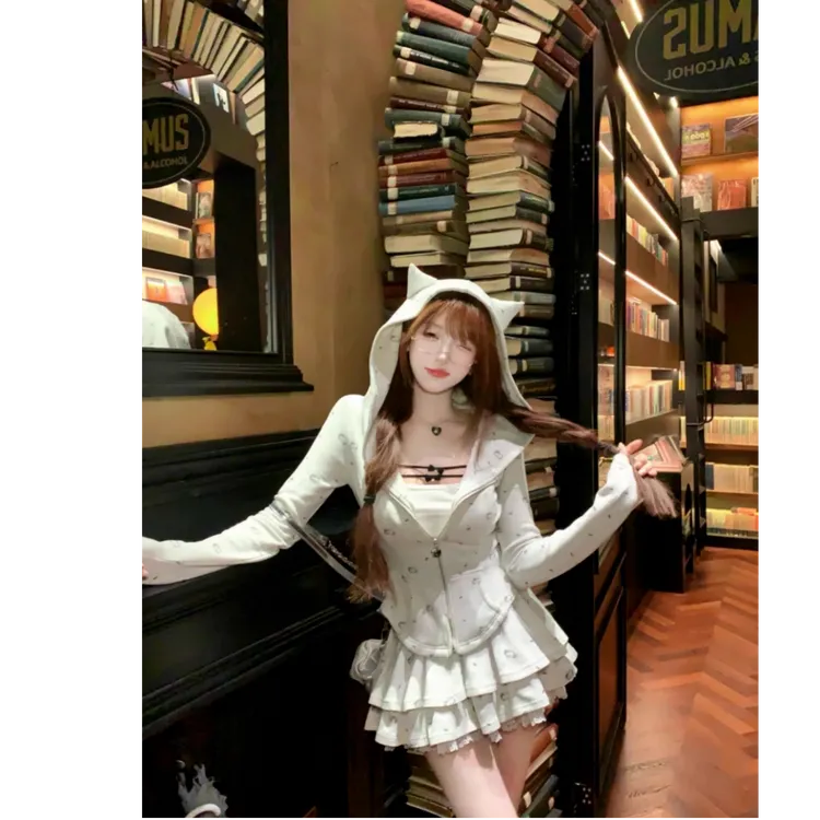 北海道情书秋冬甜美显瘦设计感可爱连帽卫衣外套+半身短裙套装女