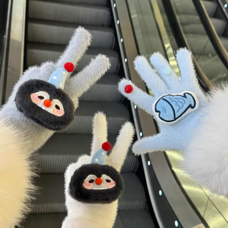 可爱企鹅小鱼手套高颜值毛绒防风抗寒暖分指手套