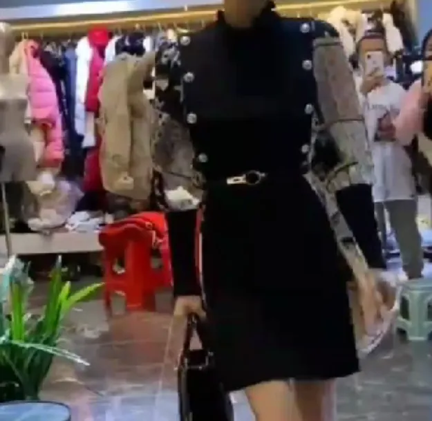 2024冬季新款时尚女装网红靓丽潮流气质洋气连衣裙收腰吉祥2