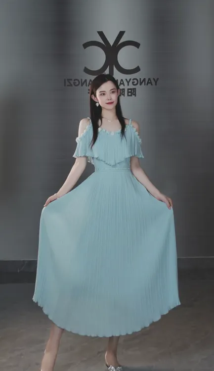 可以两穿105202落肩压褶吊带浪漫长款收腰显瘦飘逸显肤白连衣裙女