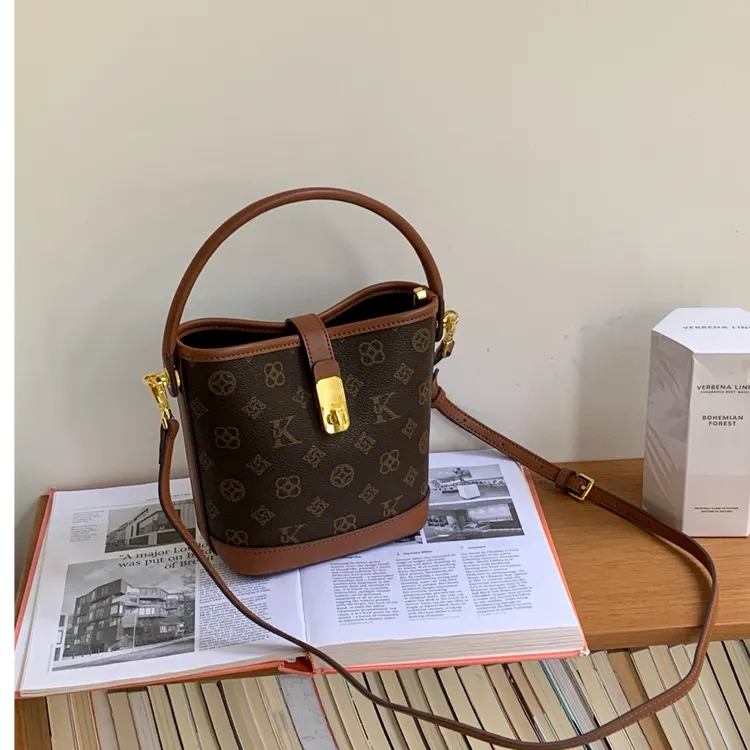 优库迪斯ku新品时尚水桶包印花单肩斜跨斜挎包手提女包（无挂件）
