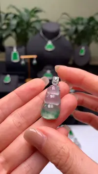 【闪购商品】翡翠颈饰18K金镶嵌福豆