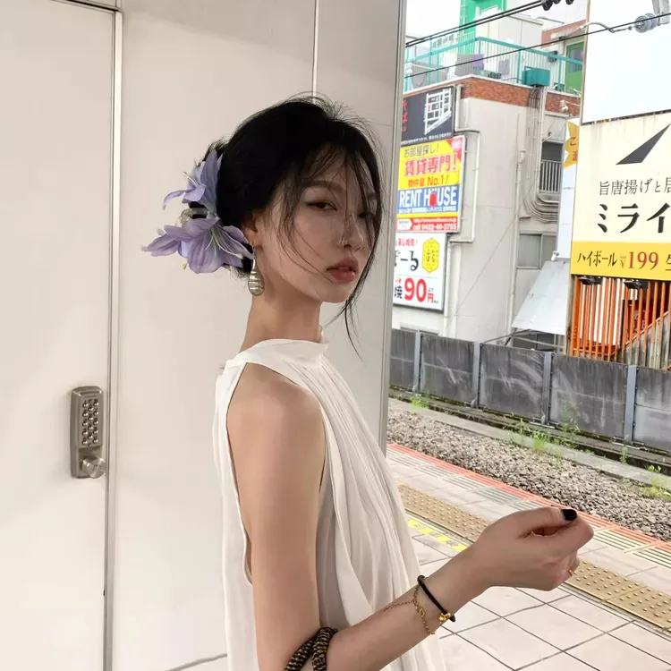 超仙氛围感立体百合花朵抓夹女高级感后脑勺鲨鱼夹子度假风发饰潮