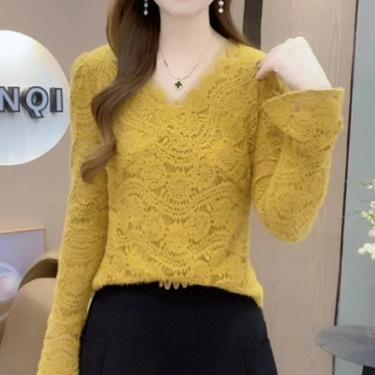 冬季新款加绒法式V领磨毛蕾丝洋气修身显瘦减龄百搭气质长袖上衣