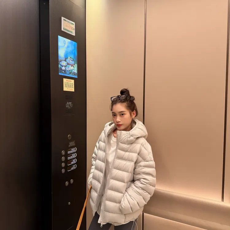 90鸭绒连帽常规款排骨拉链插肩袖长袖韩版时尚羽绒服