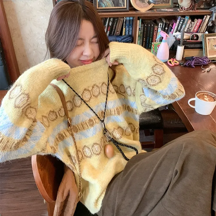 提花洋气圆领毛衣女秋冬厚款显白针织衫宽松百搭外穿上衣女